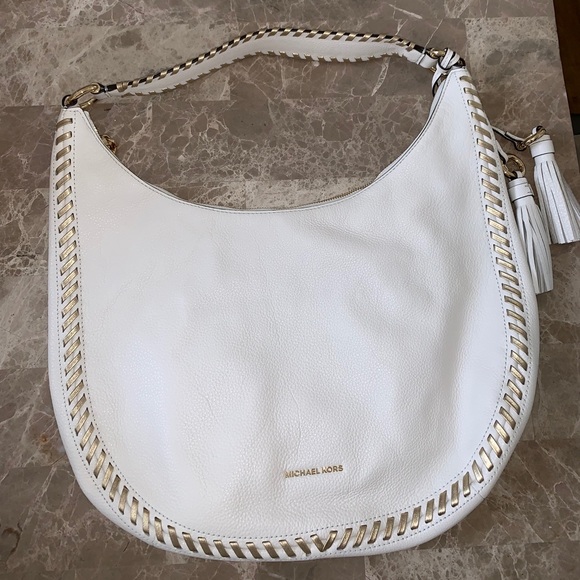 ✨💕 White Leather Gold Trim Crossbody Hobo Purse - Picture 5 of 8